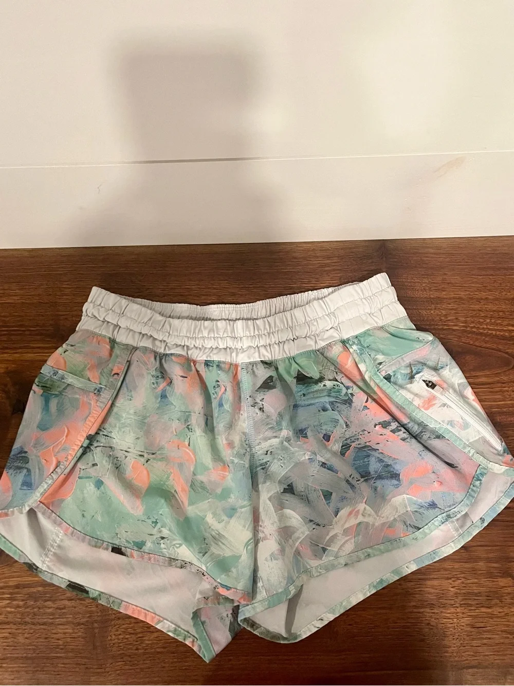 lululemon athletica Shorts Blushed Illusion Multi White Size 8